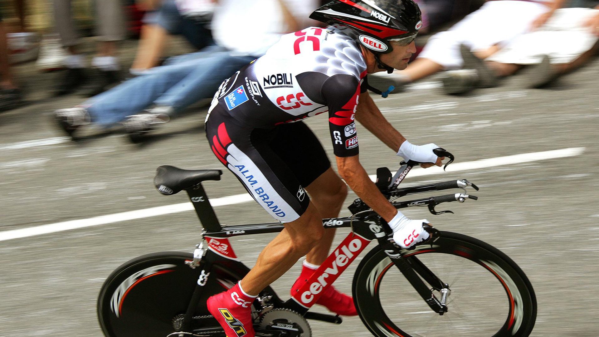 迪奥戈·科斯塔在对阵斯洛文尼亚的比赛中扑出三粒点球，创欧洲杯纪录。